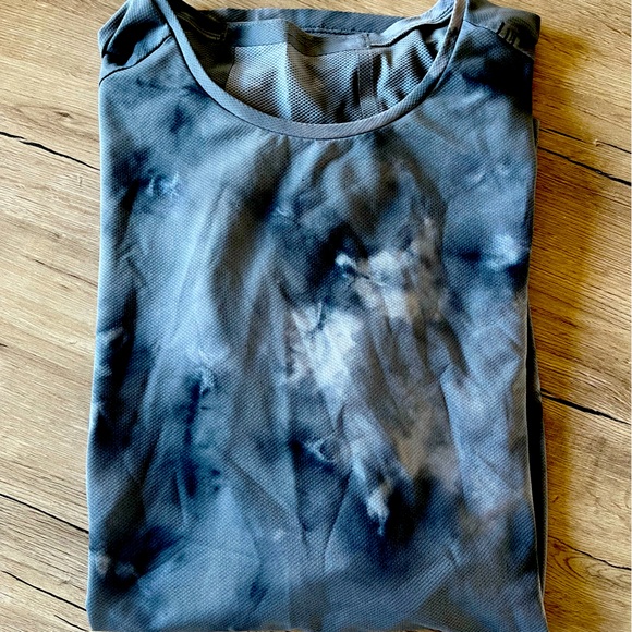 Lululemon tye-die relaxed fit tee shirt - Picture 1 of 4